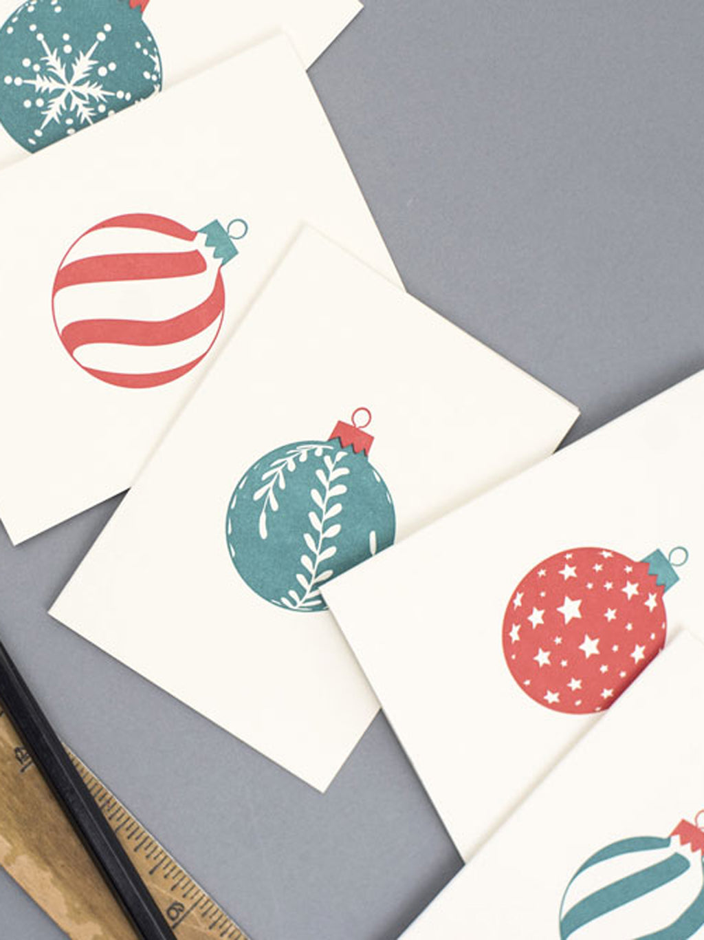 Leaf Bauble Red & Green Card